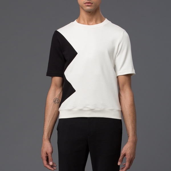 CARLOS CAMPOS - Short Sleeve Sweatshirt - White/Black Triangle Block Print CARLOS CAMPOS - Short Sleeve Sweatshirt - White/Black Triangle Block Print