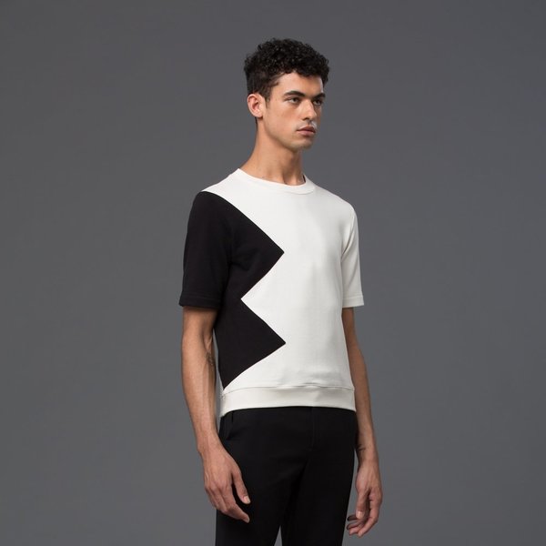 CARLOS CAMPOS - Short Sleeve Sweatshirt - White/Black Triangle Block Print CARLOS CAMPOS - Short Sleeve Sweatshirt - White/Black Triangle Block Print