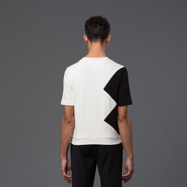 CARLOS CAMPOS - Short Sleeve Sweatshirt - White/Black Triangle Block Print CARLOS CAMPOS - Short Sleeve Sweatshirt - White/Black Triangle Block Print