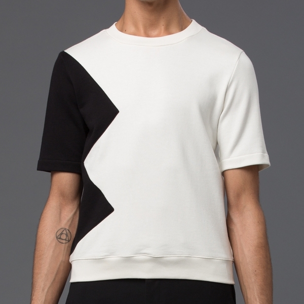 CARLOS CAMPOS - Short Sleeve Sweatshirt - White/Black Triangle Block Print CARLOS CAMPOS - Short Sleeve Sweatshirt - White/Black Triangle Block Print