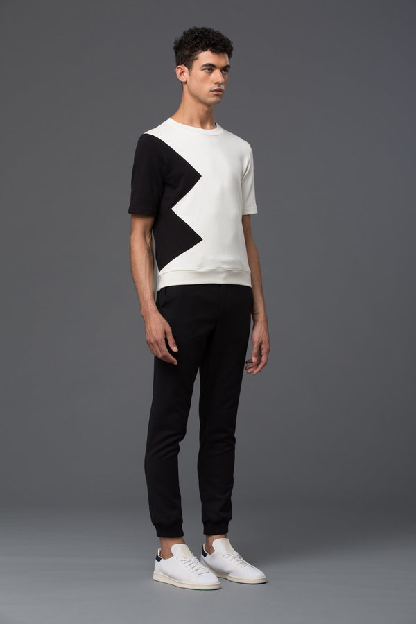 CARLOS CAMPOS - Short Sleeve Sweatshirt - White/Black Triangle Block Print CARLOS CAMPOS - Short Sleeve Sweatshirt - White/Black Triangle Block Print