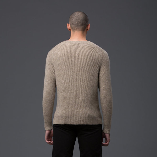 DEVEAUX - 1x1 Luxury Cashmere Ribbed Crew Neck - Pebble DEVEAUX - 1x1 Luxury Cashmere Ribbed Crew Neck - Pebble
