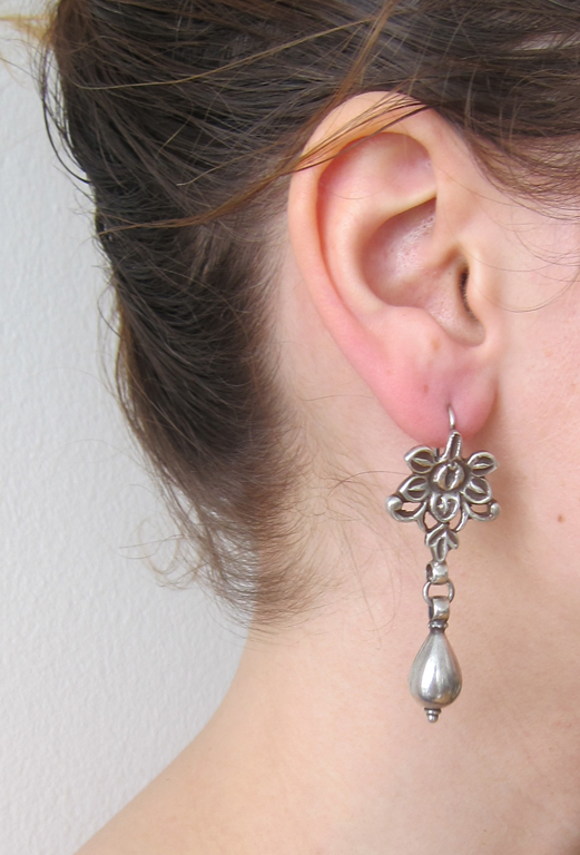 Silver flower drop earrings Silver flower drop earrings