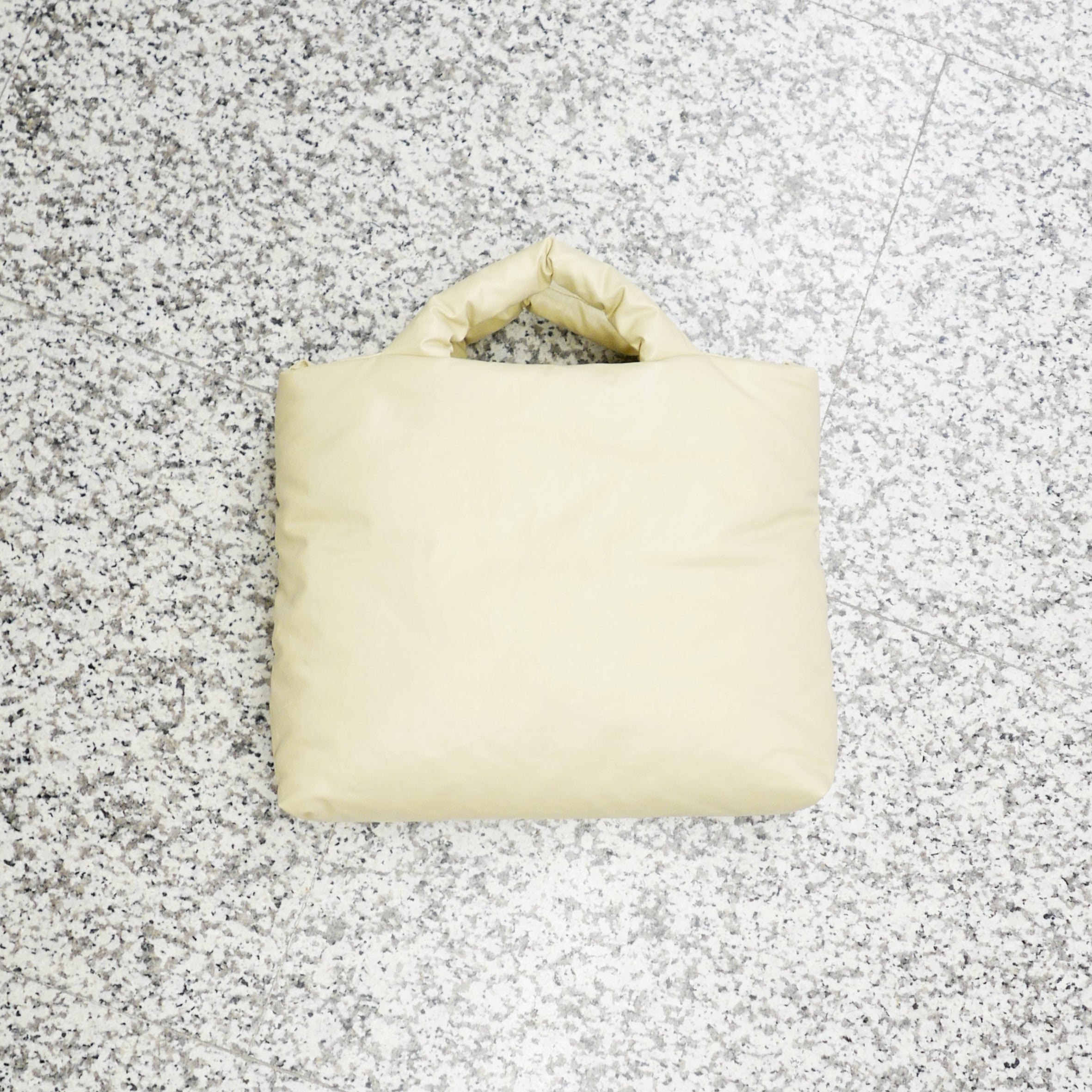 ショルダーバッグ KASSL EDITIONS Square Small Oil Bag KASSL EDITIONS Pillow Bag Small - Oil Sand | Garmentory