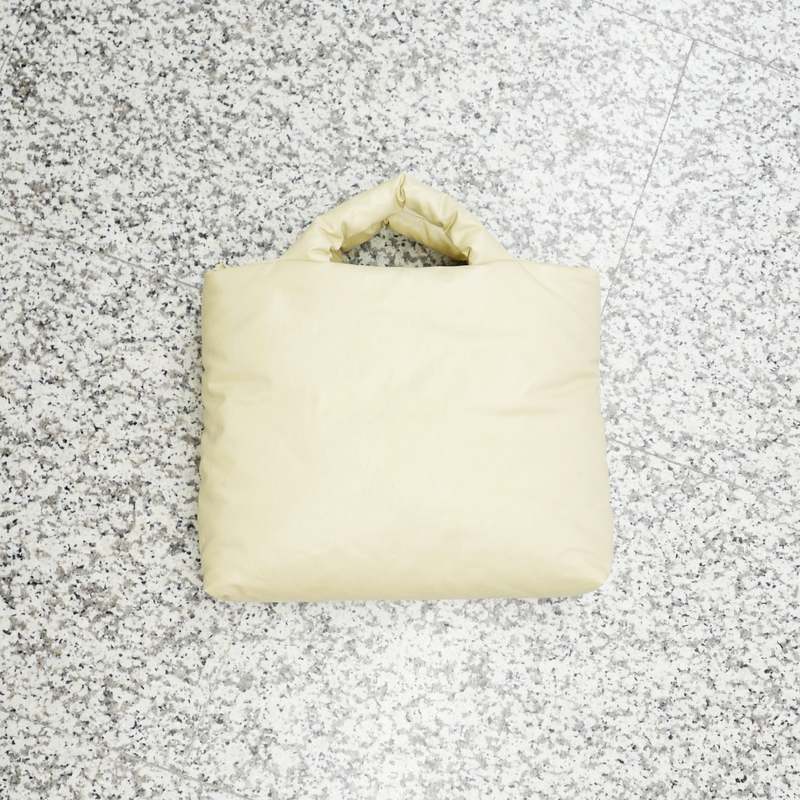 美品 KASSL EDITIONS Pillow small ショルダーバッグ KASSL EDITIONS Pillow Bag Small - Oil Sand | Garmentory