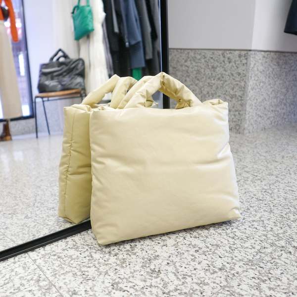 美品 KASSL EDITIONS Pillow small ショルダーバッグ KASSL EDITIONS Pillow Bag Small - Oil Sand | Garmentory