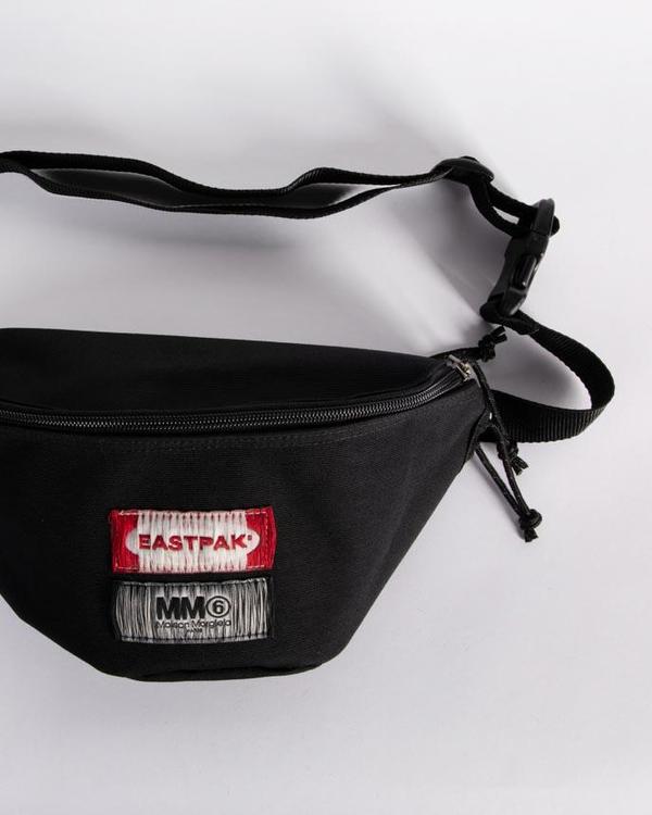 美品✨️MM6☓EASTPAK リバーシブルボディバッグ ポーチ MM6 Maison Margiela x Eastpak Reversible Bumbag | Garmentory