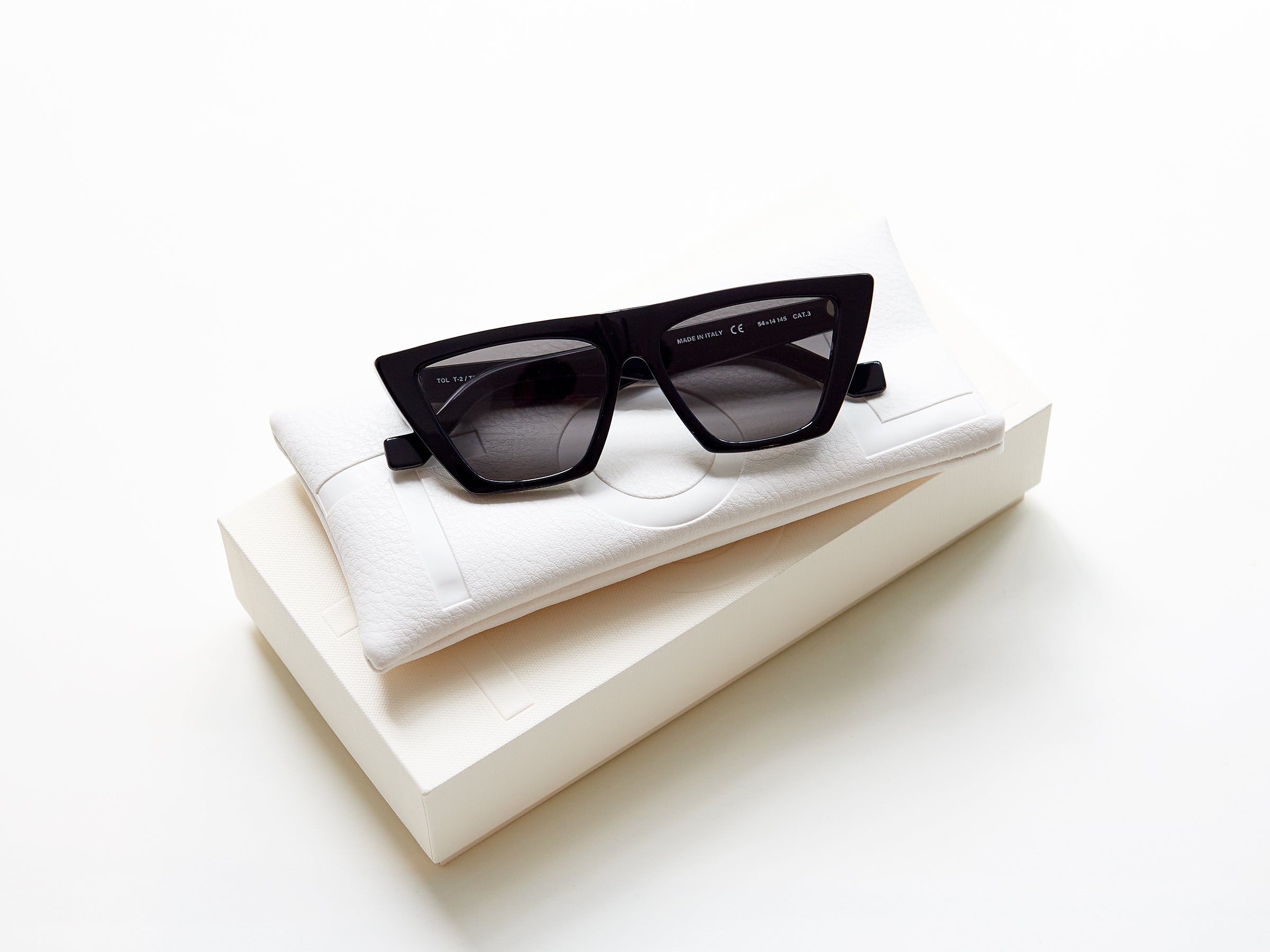 Tol Trapezium sunglasses TOL Eyewear Trapezium Grande Solid Cat-eye Acetate  main image 3