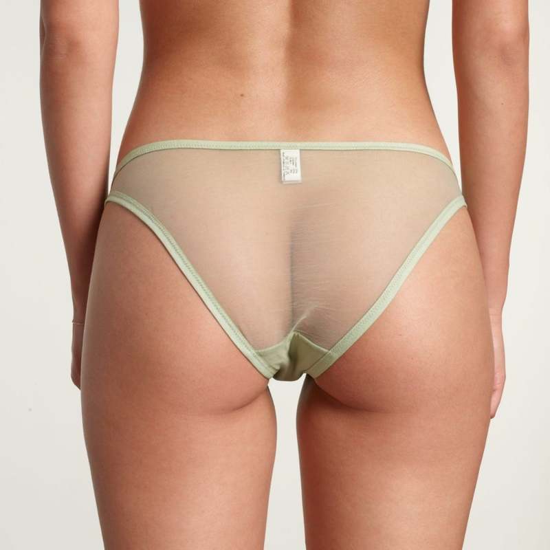 Ikki gey ogil toqat qilmaguncha sikishadi, qoramagizning tepasida sargish, va jinsiy aloqa paytida i Mulatto ayol porno suratga olmoqda