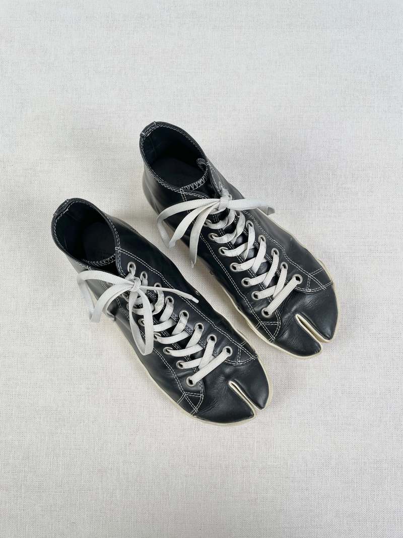 PRE-LOVED Maison Margiela AW2019 Tabi Leather High Tops - black 