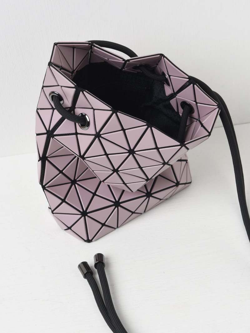 国内発送♪【BAO BAO ISSEY MIYAKE】WRING MATTE / クロスボディ Bao Bao Issey Miyake Wring Matte Bag - Light Pink | Garmentory
