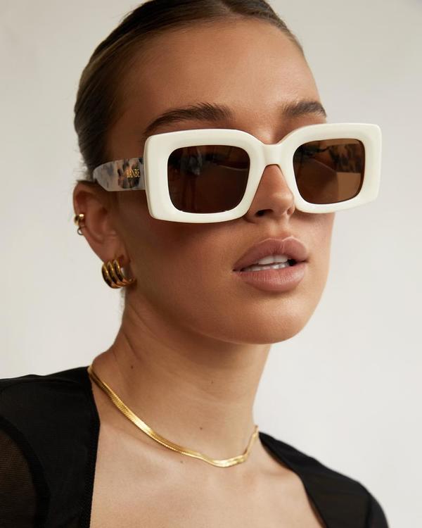 BANBÉ the Kendall in white ivory sunglasses Banbé Eyewear The Kendall Sunglasses ~ Ivory & Blonde Tort  main image 2