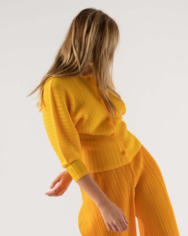 PLEATS PLEASE ISSEY MIYAKE カーディガンyellow PLEATS PLEASE ISSEY MIYAKE カーディガンyellow - メルカリ