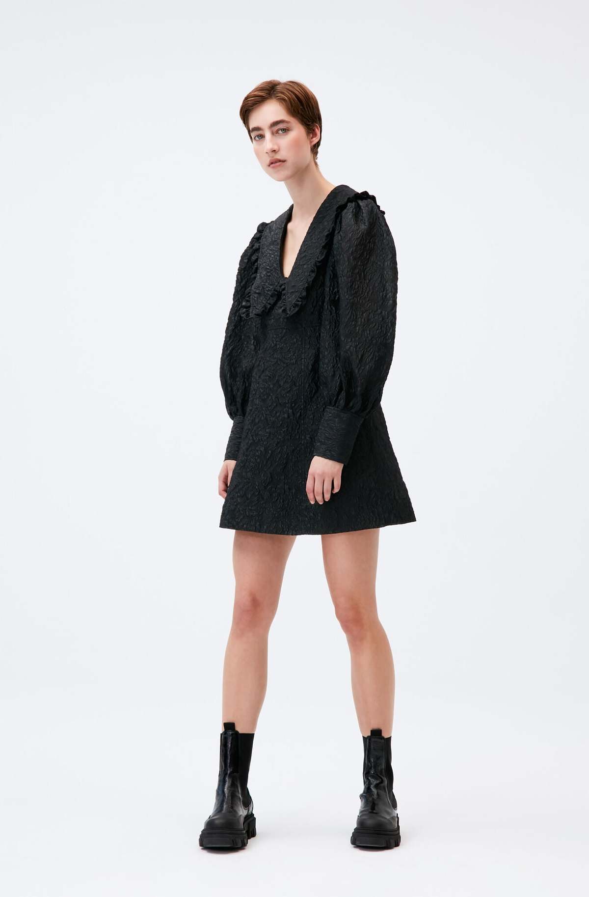 4612294 Black Ruffle Collar Dress