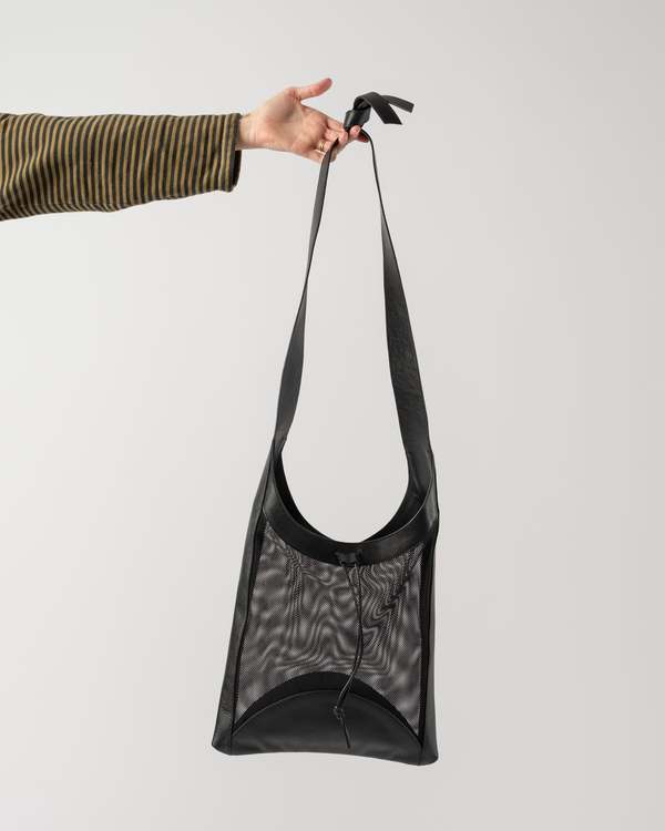 美品 ☆ アパルトモン HEREU LEATHER MESH BAG Hereu Salabre Mesh Crossbody Bag - Black | Garmentory