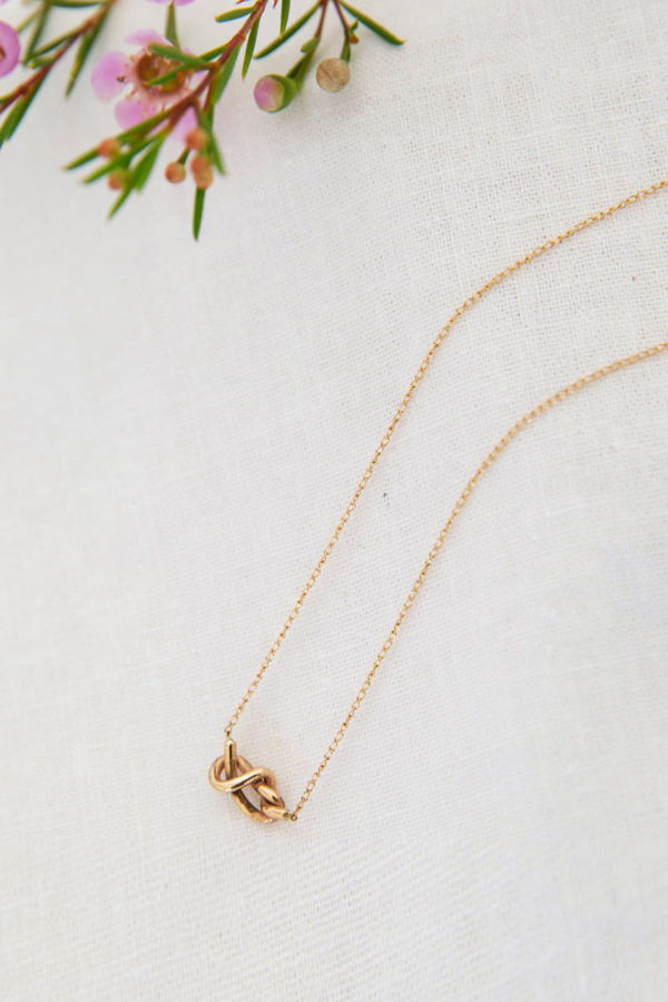 Tiro Tiro Knot Necklace