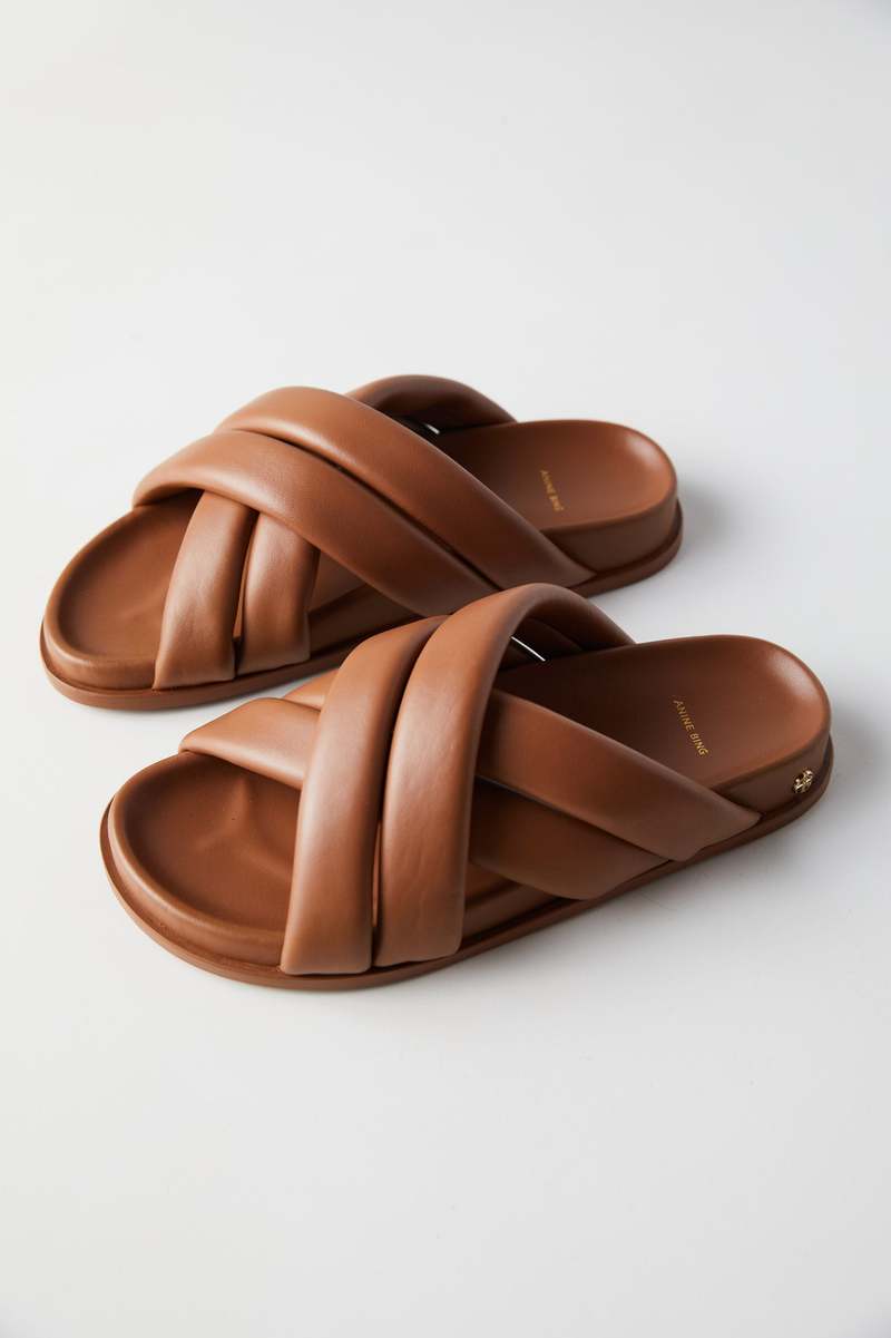 LAブランド♪ 人気商品 ☆ ANINE BING☆ LIZZIE SLIDES ANINE BING Lizzie Slides in Cognac | REVOLVE