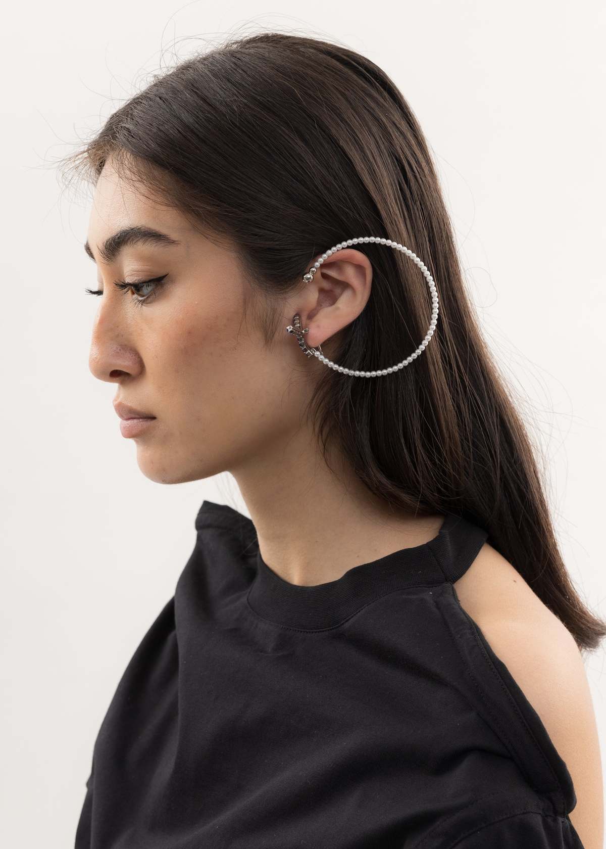 Y PROJECT 'Y maxi’ hoop earrings Y/project Maxi Y Pearl Hoops - Silver/Sapphire | Garmentory