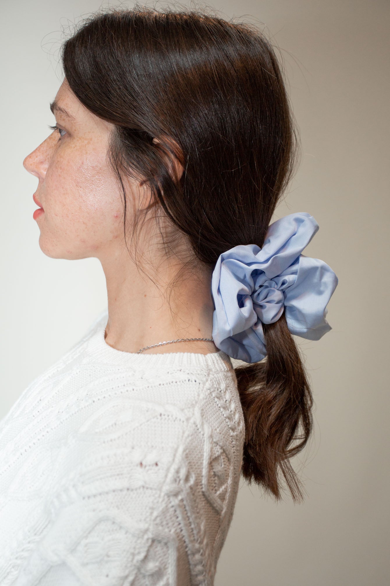 MARYAM NASSIR ZADEH Camellia シュシュ Marine Maryam Nassir Zadeh Camellia Scrunchie - Blueprint | Garmentory