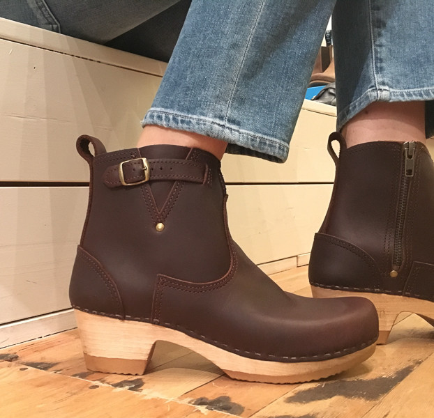 no 6 buckle boot
