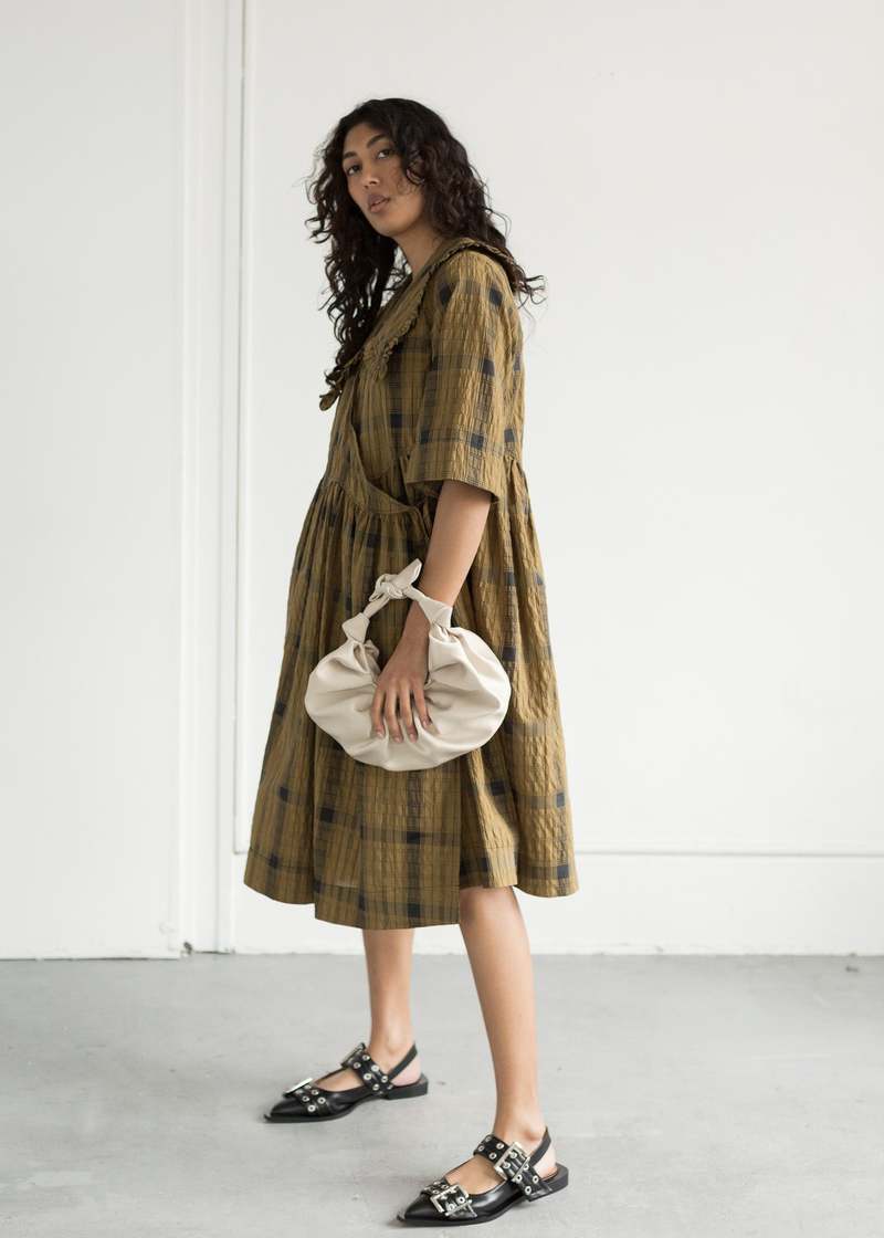 【GANNI】Stretch Seersucker Wrap Dress/追跡可能/全国送料無料 Ganni Searsucker Check Ruffle Collar Wrap Dress - Butternut