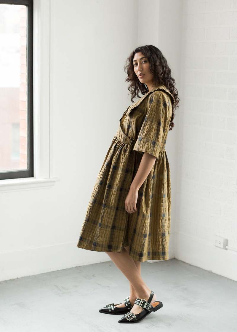 【GANNI】Stretch Seersucker Wrap Dress/追跡可能/全国送料無料 Ganni Stretch Seersucker Maxi Dress in Love Potion | FWRD