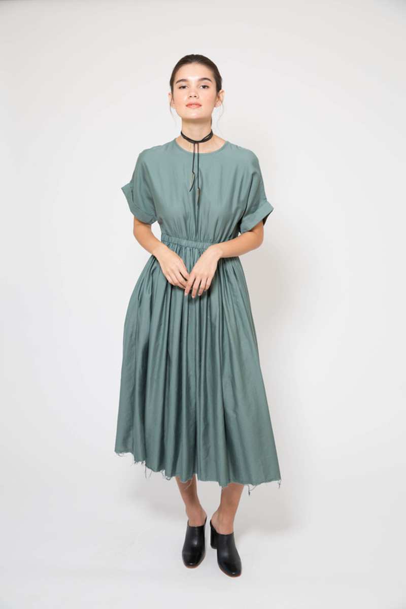 black crane pleats dress Black Crane Pleated Dress Wide Stripe Peony Rouge