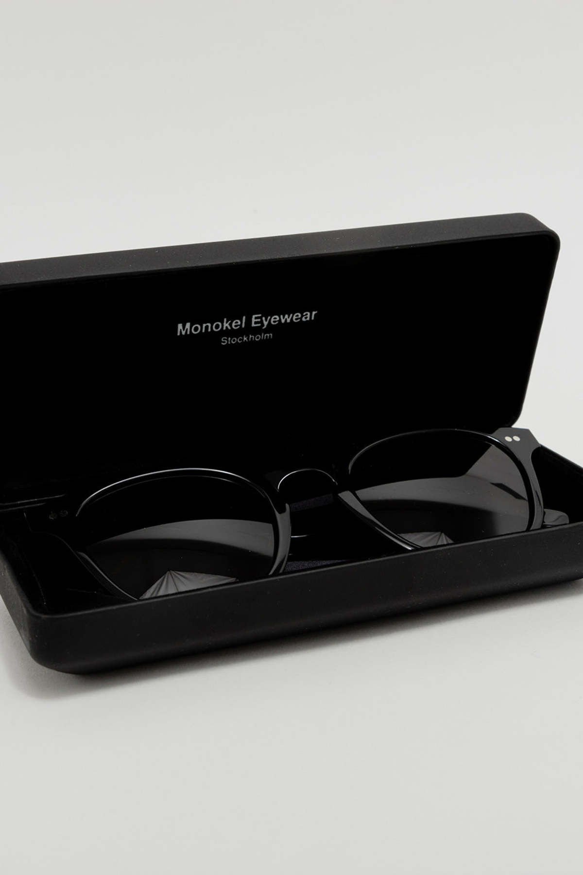 Monokel River sunglasses - Black/Green Solid Lens - Image 6 of 6