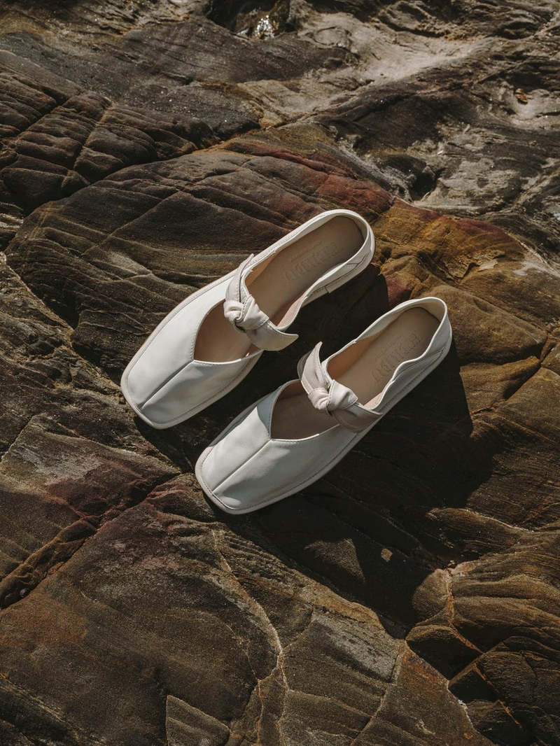 フラットシューズ HEREU Woman Espadrilles Cream WFR23NUAD002 CREAM HORTA - Elasticated Espadrille Wedge – Hereu Studio