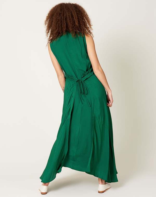 green emerald velvet dress Sail to Sable Katelyn Dress