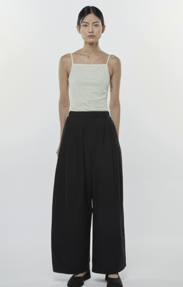 AMOMENTO Three Tuck Banding Pants - Black | Garmentory