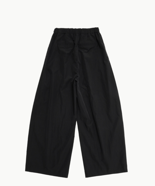 AMOMENTO Three Tuck Banding Pants - Black | Garmentory