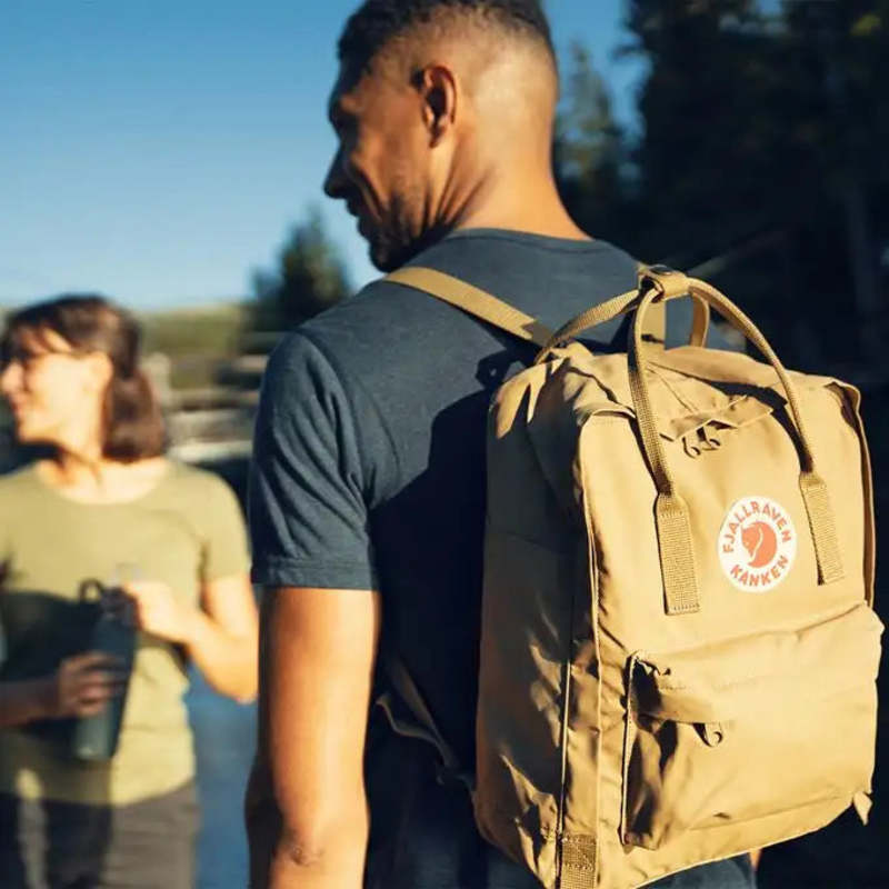 【FJALLRAVEN】Kanken Classic (23510) - Sky Blue/Light Oak Kånken - Kånken