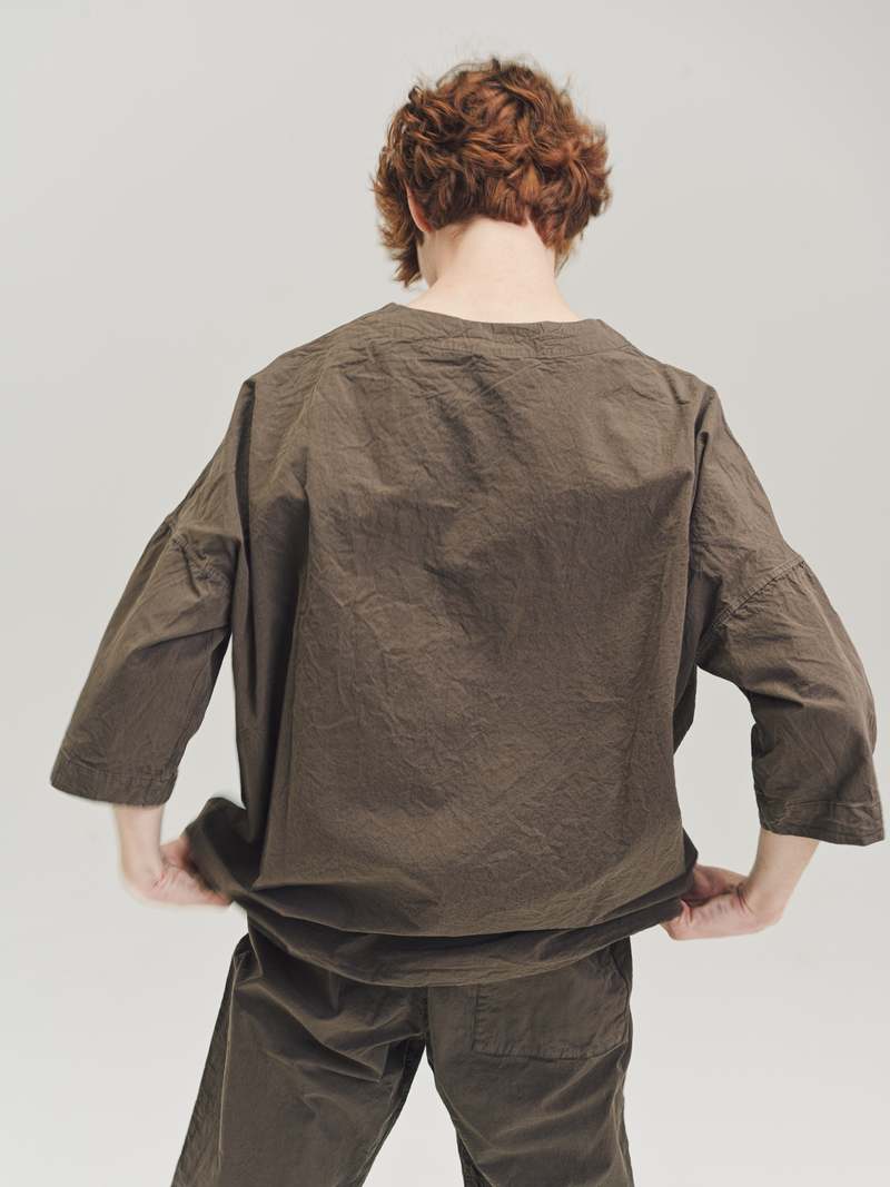 CASEY CASEY P3 TOP ペーパーコットンヘンリーネック Casey Casey Garment Dyed Cotton P3 Top - Brown | Garmentory