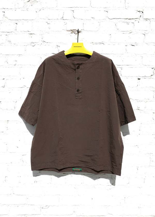 CASEY CASEY P3 TOP ペーパーコットンヘンリーネック Casey Casey Garment Dyed Cotton P3 Top - Brown | Garmentory