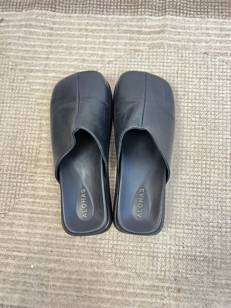 pre-loved] Alohas The Whiz Mule | Garmentory