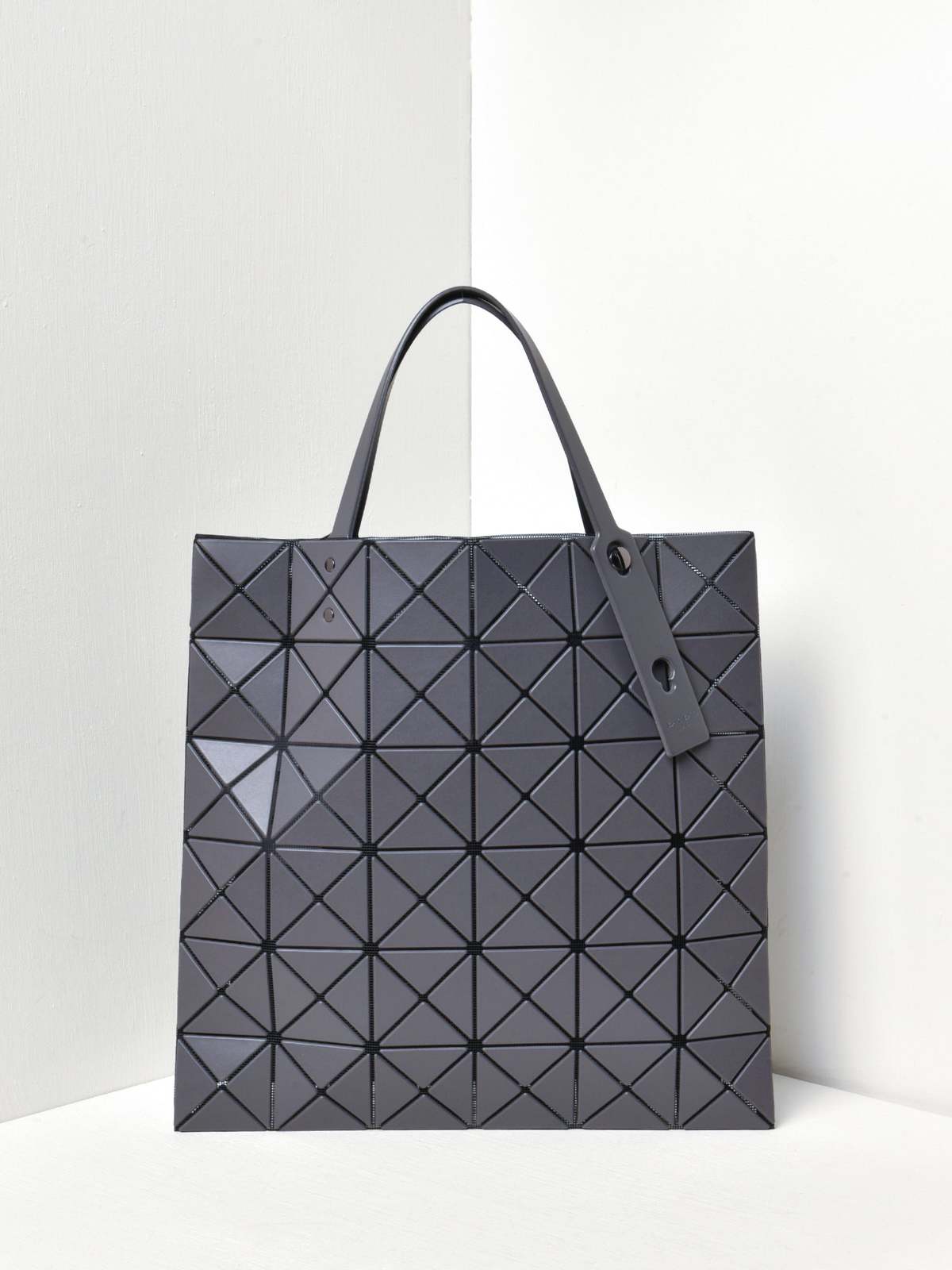 BAO BAO ISSEY MIYAKE LUCENT MATTE (6*6)_14 - CHARCOAL GRAY