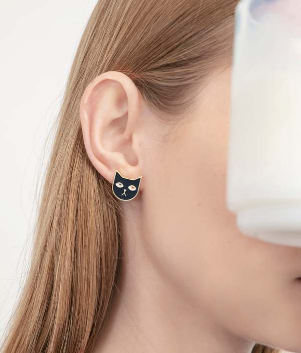 MATTER MATTERS Kitty Tom Earrings  Black