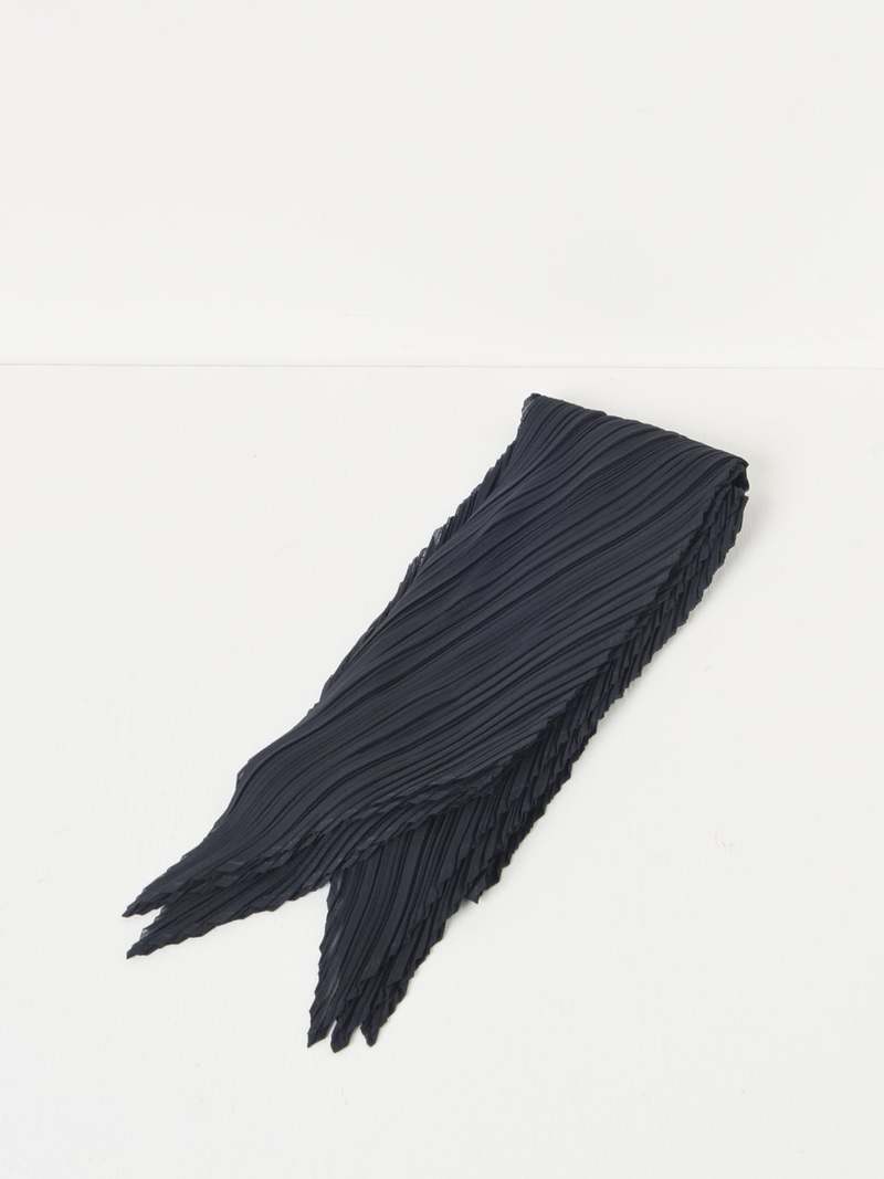 PLEATS PLEASE BASIC SCARF BLACK Black Silk Wool Pleats Stole Scarf
