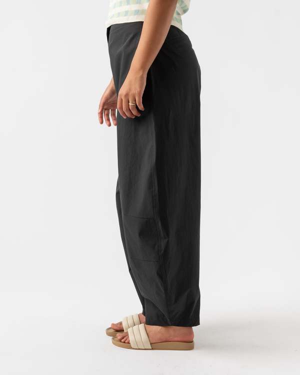 Amomento Curved Leg Pants - BLACK | Garmentory