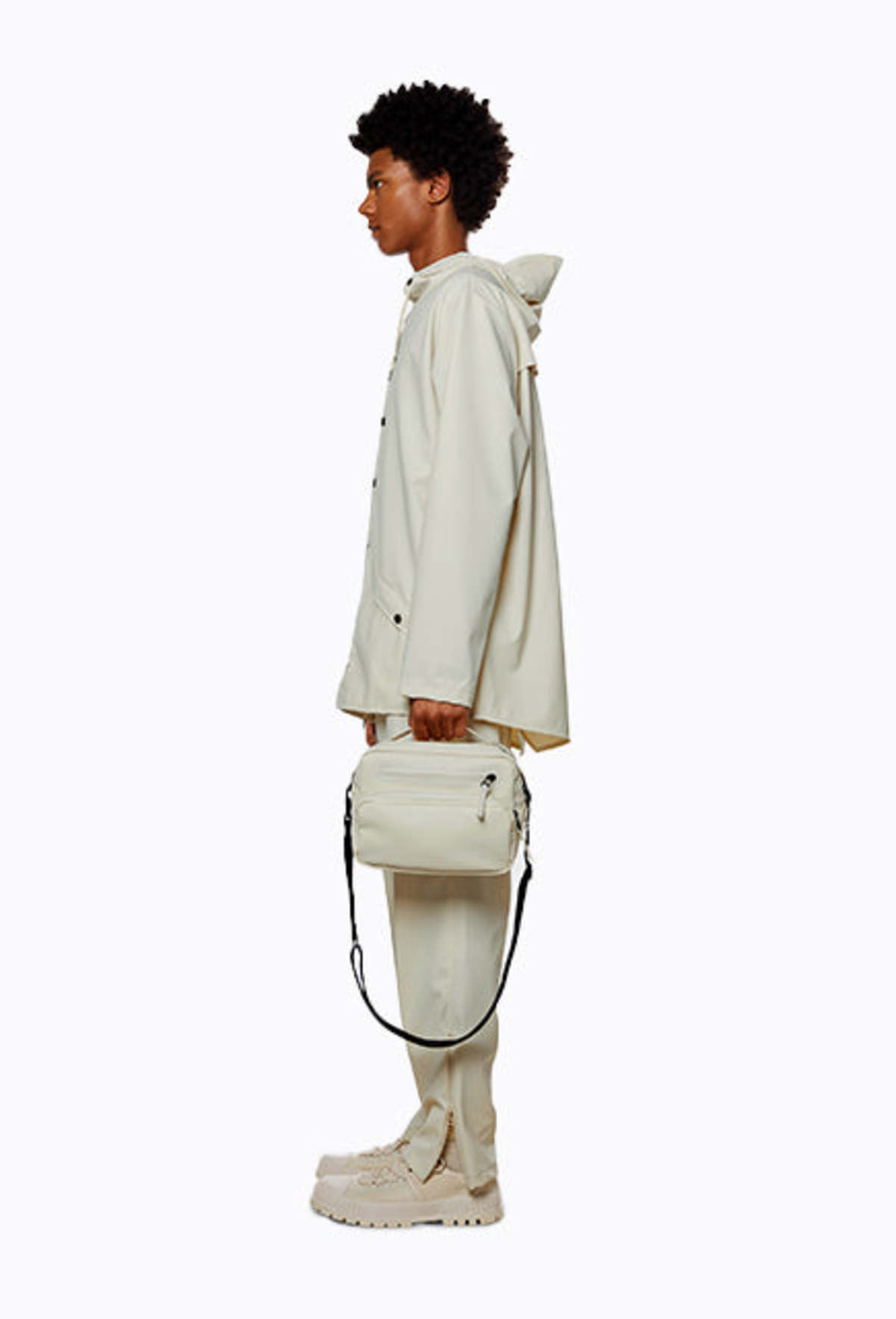 box bag large rains Rains Cargo in Black for $135 The design offers many styling options and can be worn over the shoulder Rains Large Box Bag -