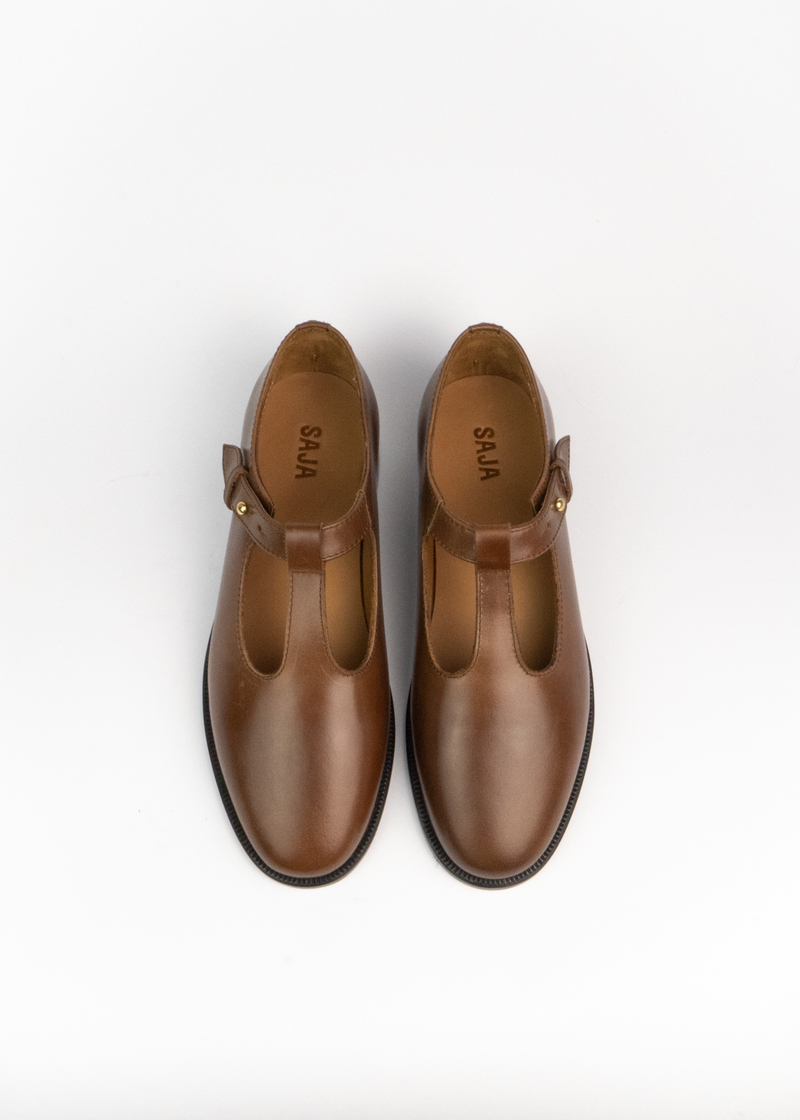 SAJA T-BAR FLATS - WALNUT BROWN