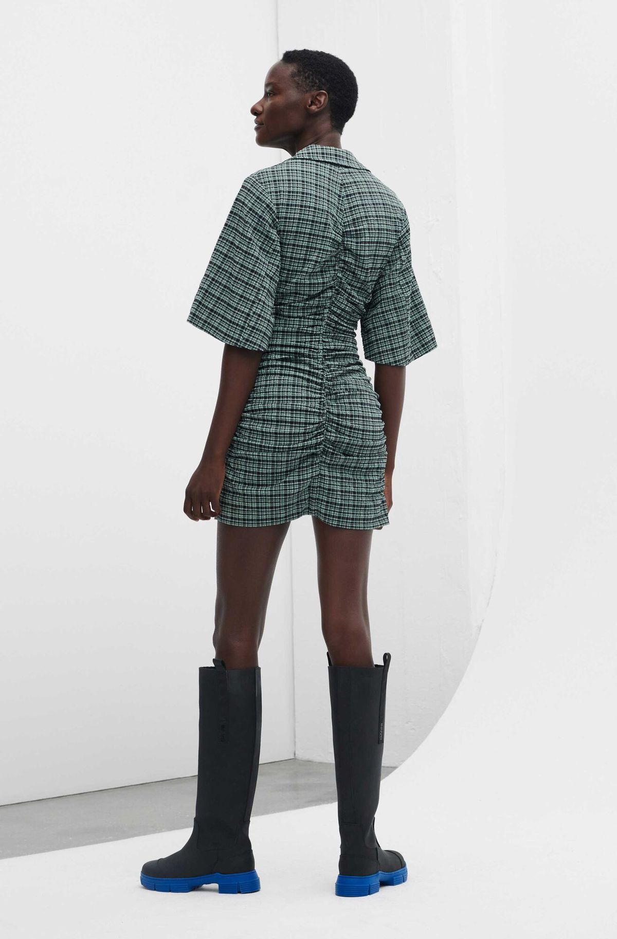 【送料関税込】GANNI Seersucker Check V-Neck Mini Dress Ganni Short Sleeve Seersucker Check V-neck Mini Dress In