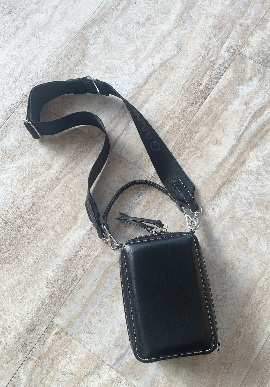 Ganni-Banner-Camera-Bag---