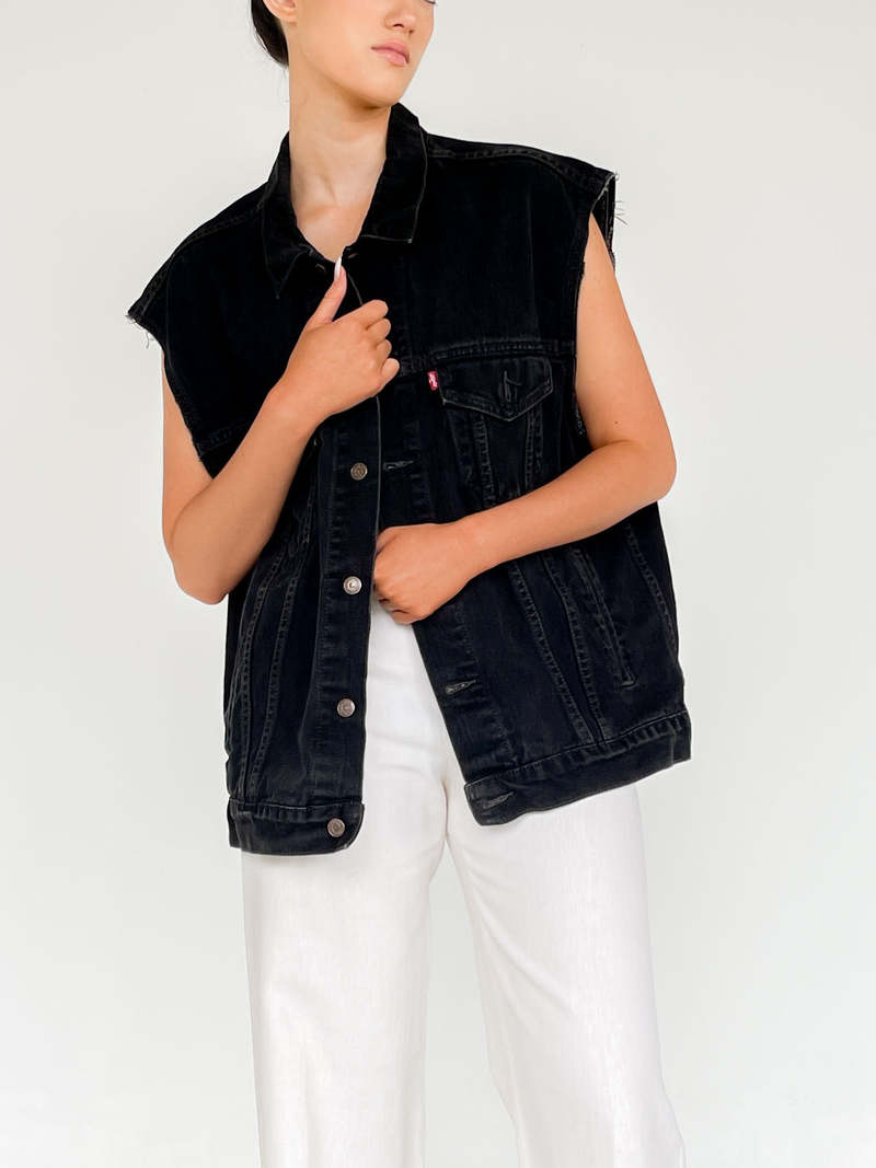 ジャケット・アウター LEVIS VINTAGE CLOTHING BLACK DENIM VEST Awesome Levis Black Denim Sleeveless Vest Jacket | Boardwalk