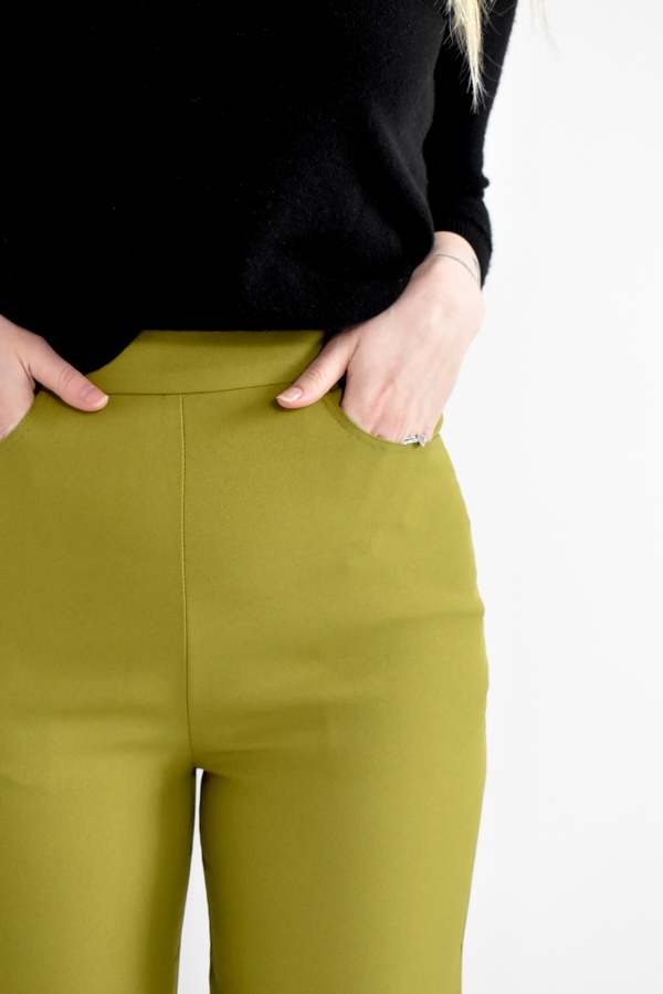 Altar Houseline  Audrey Pant in  Linen - Vibrant Moss