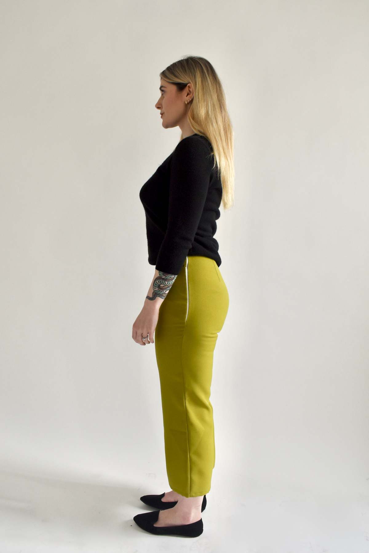 Altar Houseline  Audrey Pant in  Linen - Vibrant Moss - Image 9 of 14