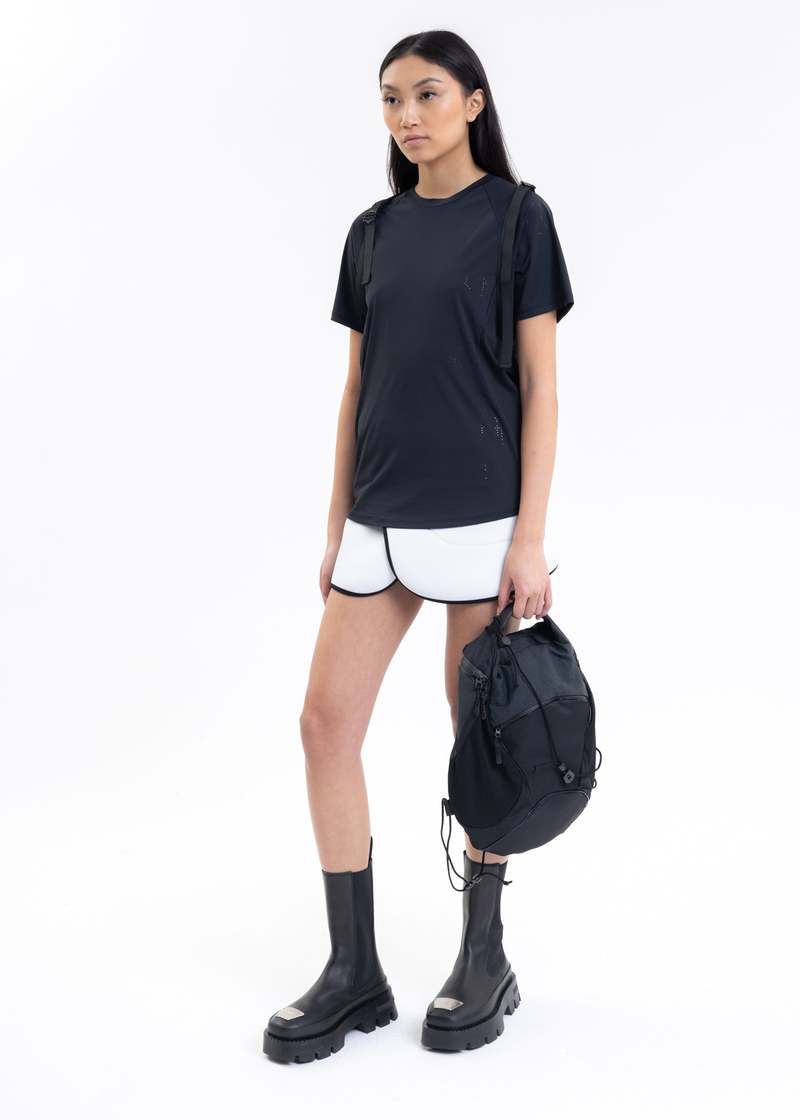 HYEON ヘヨン hole tee / Black HYEON (ヘヨン) official online store