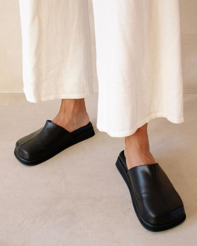 Alohas Whiz Mules - Black | Garmentory