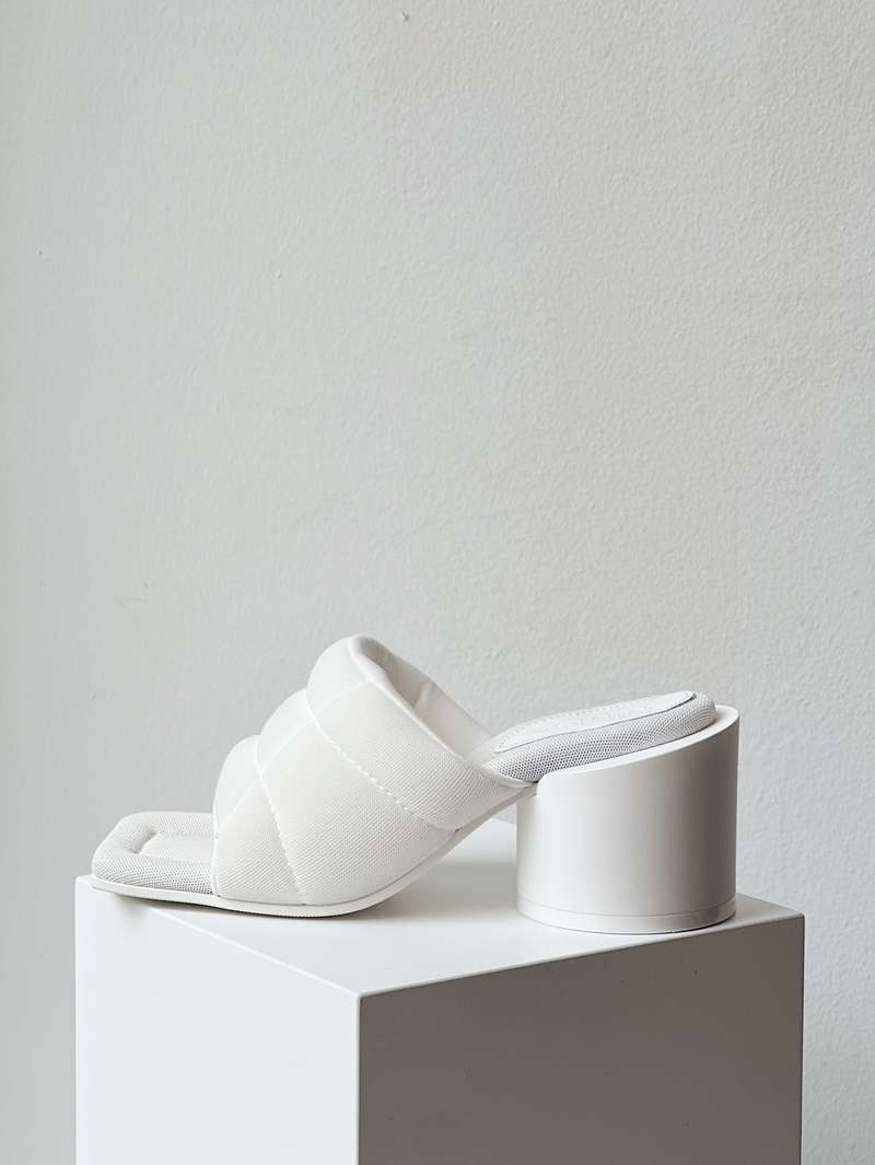 【MM6 Maison Margiela】Women's Padded White Sandals MM6 Maison Margiela Padded Slides - White | Garmentory